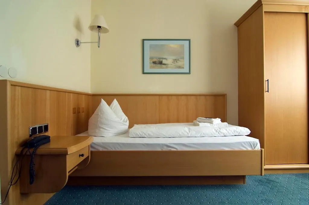 Hotel Berlin - Greenline Hotel Цоссен