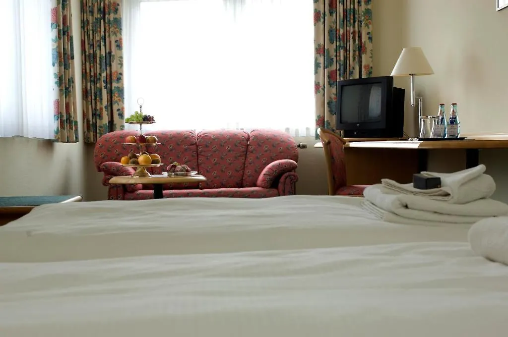 Hotel Berlin - Greenline Hotel Цоссен