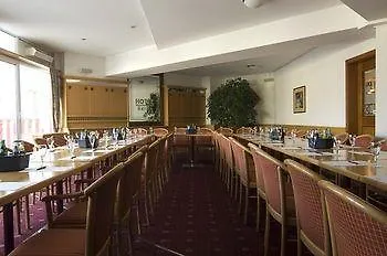 Hotel Berlin - Greenline Hotel Цоссен
